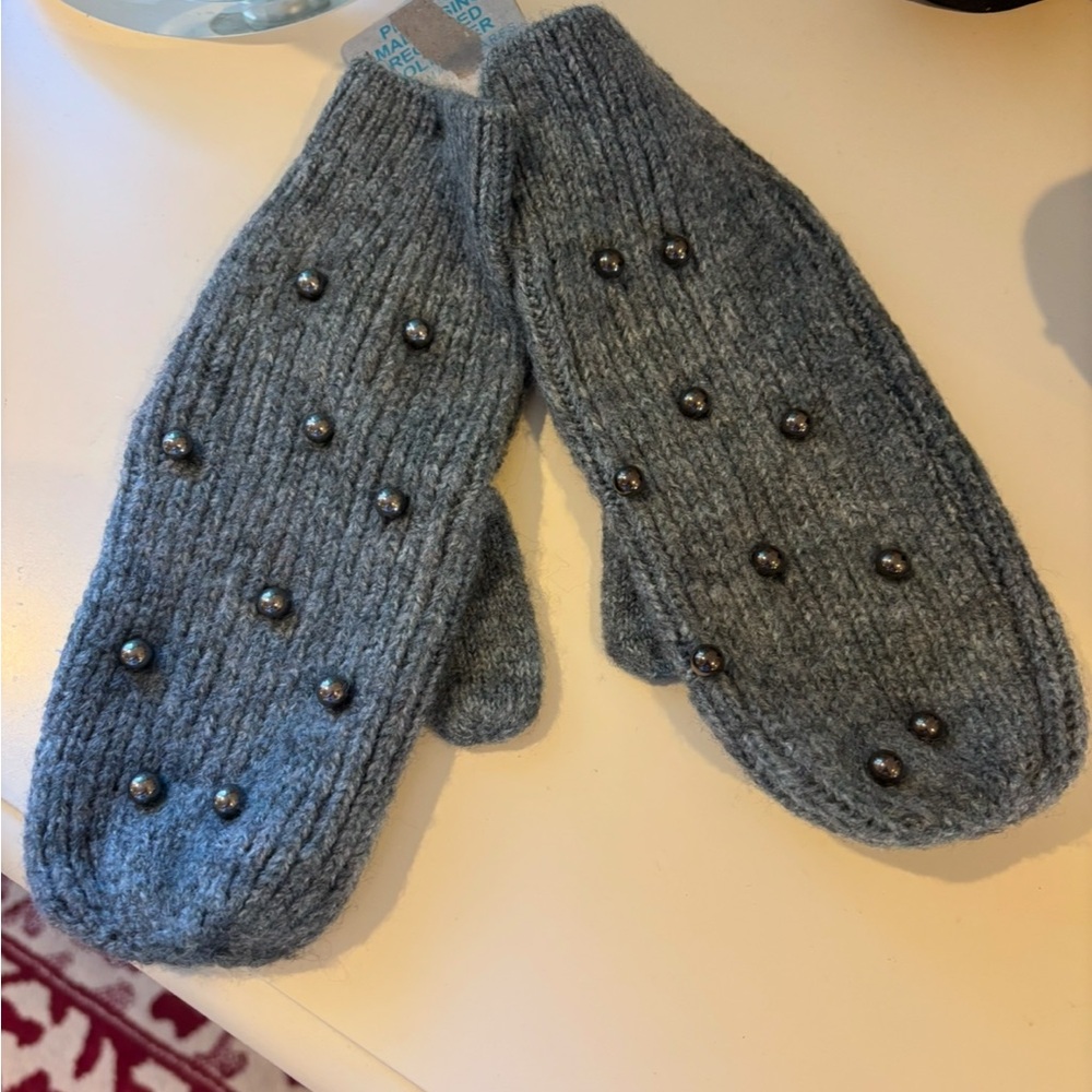 Elegant Gray Beaded Mittens